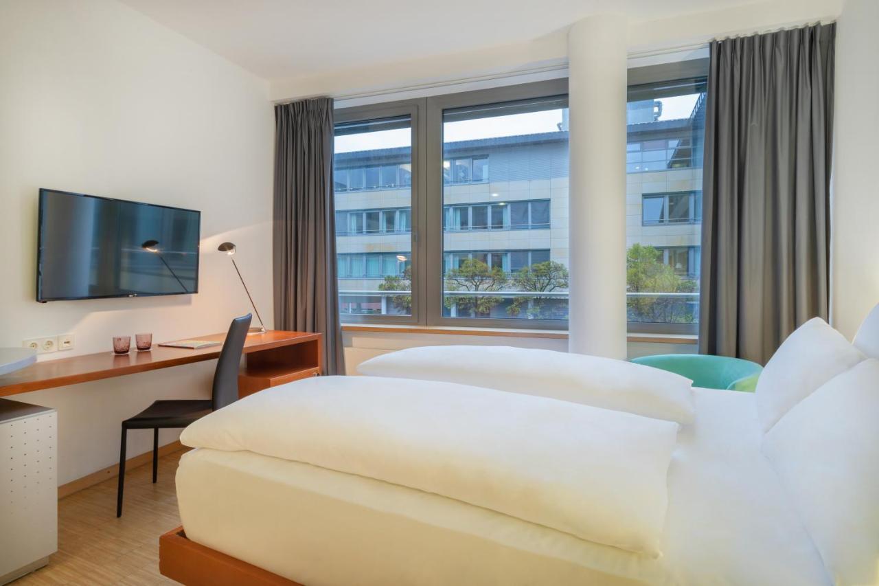 Four Munich Neue Messe Hotel Ашхайм Екстериор снимка