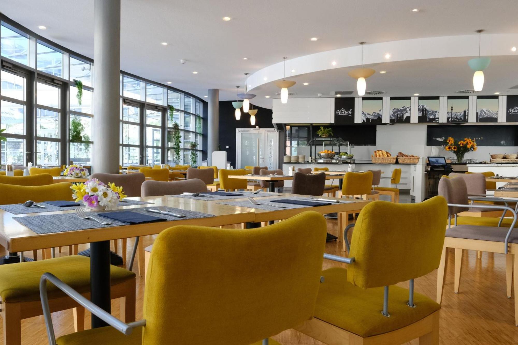 Four Munich Neue Messe Hotel Ашхайм Екстериор снимка